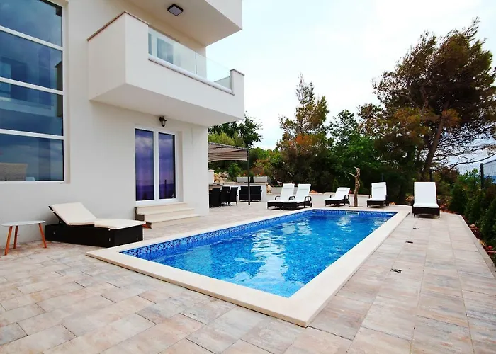 Ola Mare Villa *