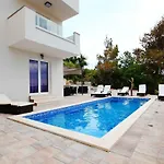 Ola Mare Villa *